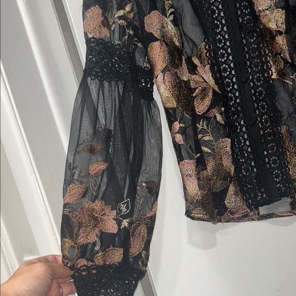 Black and Rose Gold Sheer Floral Embroidered Button Up Women's Blouse size Large - Picture 7 of 8